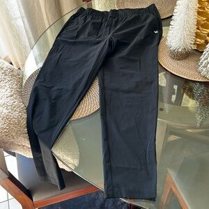 Like new! Tapered leg pants.